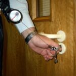 RKCH Key Reel - 600mm Stainless Steel Chain - Karabiner Fixing - Image 2